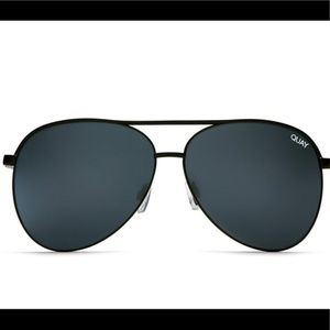 quay vivienne black sunglasses NWT
